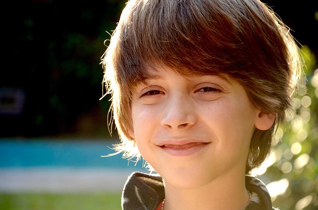 familia chilena separando residuos reciclables en casa